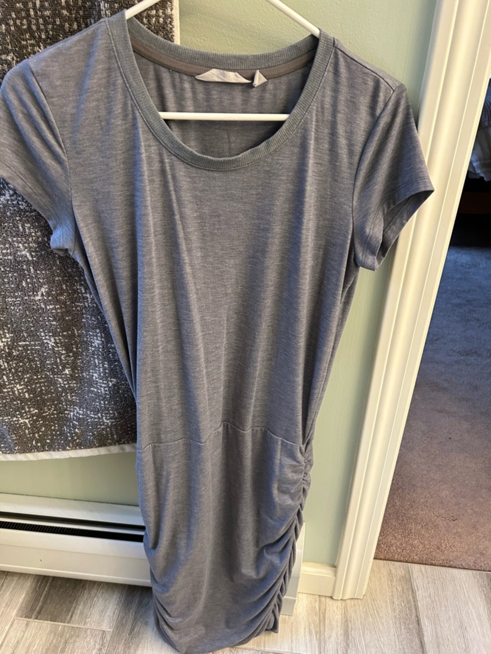 Athleta Heathered Blue-Gray Short Sleeve Ruched Midi Dress